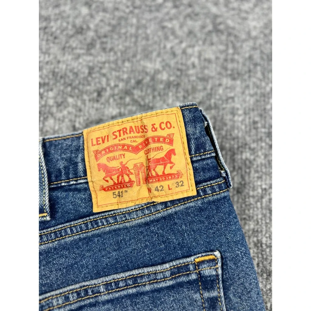 Levis 541 Athletic Taper Mens Blue Jeans 42x32 Medium Wash Stretch 18181-0433